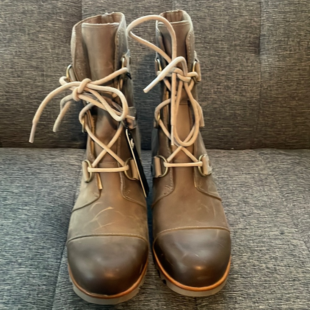 Sorel waterproof Joan of Arctic lace up wedge booties boots 8.5 new